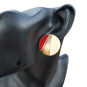TRIFARI 80s GOLDTONE WITH CREAM & RED ENAMEL ROUND STUD BACK EARRINGS